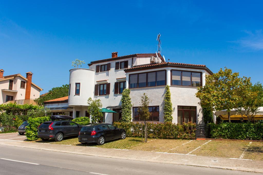 Apartments Deak Poreč Exterior foto